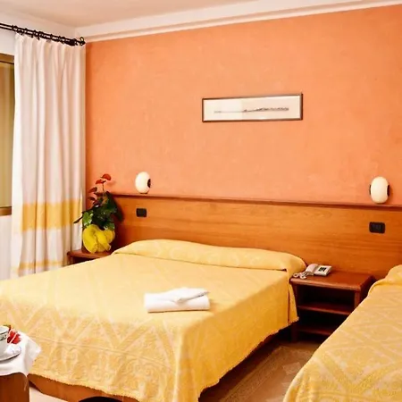 Hotell Italy 4*